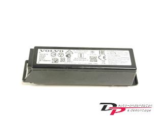 Gebruikte Support accu Volvo XC40 (XZ) 2.0 B4 16V Mild Hybrid Autom. Prijs € 19,95 Margeregeling aangeboden door DP Auto-onderdelen & Demontage