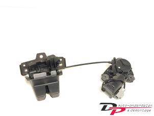 Gebruikte Slotmechaniek Achterklep Volvo XC40 (XZ) 2.0 B4 16V Mild Hybrid Autom. Prijs € 29,95 Margeregeling aangeboden door DP Auto-onderdelen & Demontage