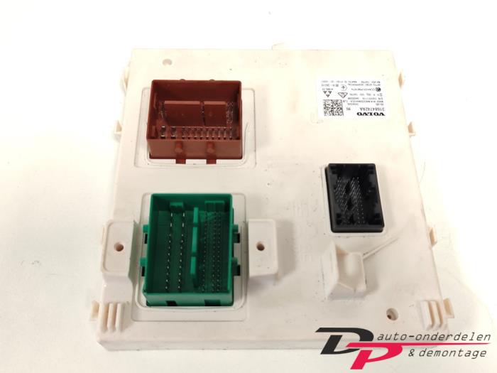 Gebruikte Central electronic module Volvo XC40 (XZ) 2.0 B4 16V Mild Hybrid Autom. Prijs € 140,00 Margeregeling aangeboden door DP Auto-onderdelen & Demontage