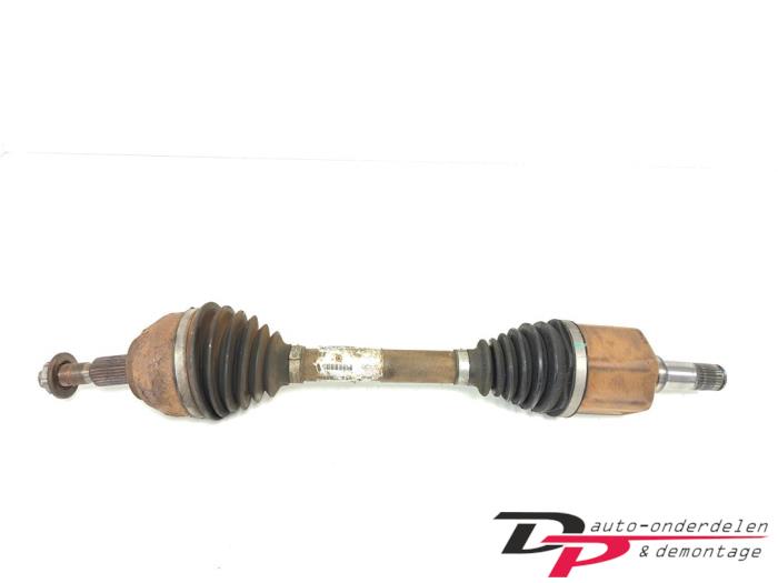 Gebruikte Steekas links-voor Ford Kuga I 2.0 TDCi 16V Prijs € 50,00 Margeregeling aangeboden door DP Auto-onderdelen & Demontage
