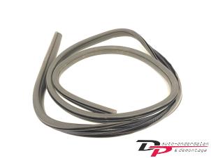 Gebruikte Portierrubber 4Deurs links-voor Ford Kuga I 2.0 TDCi 16V Prijs € 15,00 Margeregeling aangeboden door DP Auto-onderdelen & Demontage