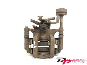 Gebruikte Remklauw (Tang) links-achter Opel Astra J Sports Tourer (PD8/PE8/PF8) 1.4 16V ecoFLEX Prijs € 19,00 Margeregeling aangeboden door DP Auto-onderdelen & Demontage