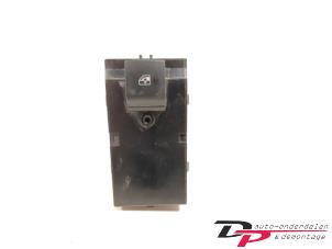 Gebruikte Elektrisch Raam Schakelaar Opel Astra J Sports Tourer (PD8/PE8/PF8) 1.4 16V ecoFLEX Prijs € 5,00 Margeregeling aangeboden door DP Auto-onderdelen & Demontage