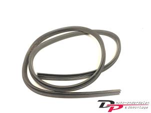 Gebruikte Deurrubber 4Deurs links-achter Ford C-Max (DXA) 1.0 Ti-VCT EcoBoost 12V 125 Prijs € 15,00 Margeregeling aangeboden door DP Auto-onderdelen & Demontage