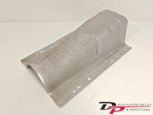 Gebruikte Hitteschild uitlaat Volvo XC40 (XZ) 2.0 B4 16V Mild Hybrid Autom. Prijs € 20,00 Margeregeling aangeboden door DP Auto-onderdelen & Demontage