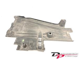 Gebruikte Bodem beschermplaat Volvo XC40 (XZ) 2.0 B4 16V Mild Hybrid Autom. Prijs € 30,00 Margeregeling aangeboden door DP Auto-onderdelen & Demontage
