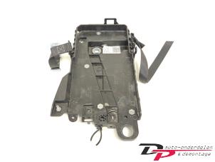 Gebruikte Accubak Volvo XC40 (XZ) 2.0 B4 16V Mild Hybrid Autom. Prijs € 20,00 Margeregeling aangeboden door DP Auto-onderdelen & Demontage