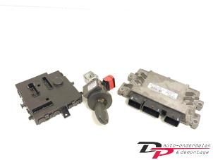 Gebruikte Kontaktslot + computer Renault Twingo II (CN) 1.2 16V Prijs € 70,00 Margeregeling aangeboden door DP Auto-onderdelen & Demontage