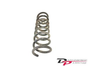 Gebruikte Schroefveer achter Ford Kuga II (DM2) 1.5 EcoBoost 16V 150 Prijs € 19,00 Margeregeling aangeboden door DP Auto-onderdelen & Demontage