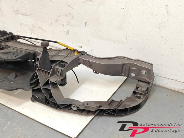 Frontpaneel van een Ford C-Max (DXA) 1.6 TDCi 16V 2013