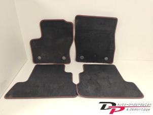 Gebruikte Matten Set Ford Kuga II (DM2) 1.5 EcoBoost 16V 150 Prijs € 30,00 Margeregeling aangeboden door DP Auto-onderdelen & Demontage