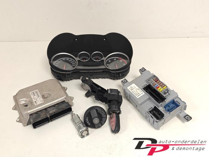 Gebruikte Kontaktslot + computer Alfa Romeo MiTo (955) 1.3 JTDm 16V Eco Prijs € 100,00 Margeregeling aangeboden door DP Auto-onderdelen & Demontage