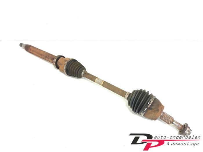 Gebruikte Aandrijfas rechts-voor Ford Focus 3 Wagon 1.0 Ti-VCT EcoBoost 12V 125 Prijs € 35,00 Margeregeling aangeboden door DP Auto-onderdelen & Demontage