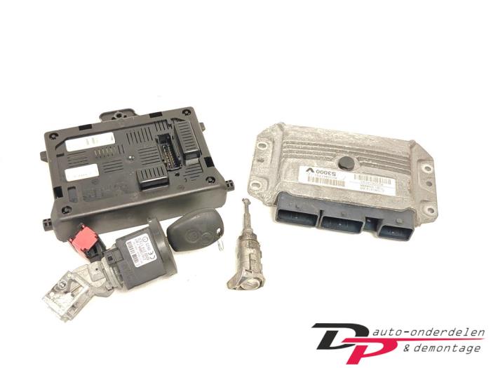 Gebruikte Kontaktslot + computer Renault Clio III (BR/CR) 1.6 16V Prijs € 80,00 Margeregeling aangeboden door DP Auto-onderdelen & Demontage