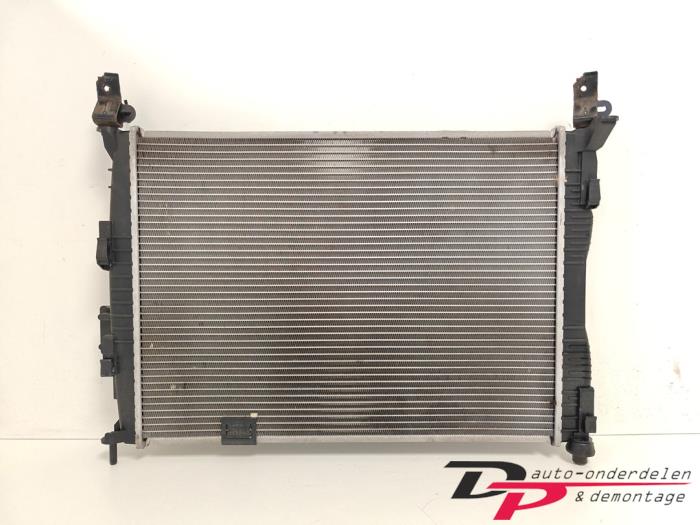 Gebruikte Radiateur Nissan Qashqai (J10) 2.0 16V Prijs € 40,00 Margeregeling aangeboden door DP Auto-onderdelen & Demontage