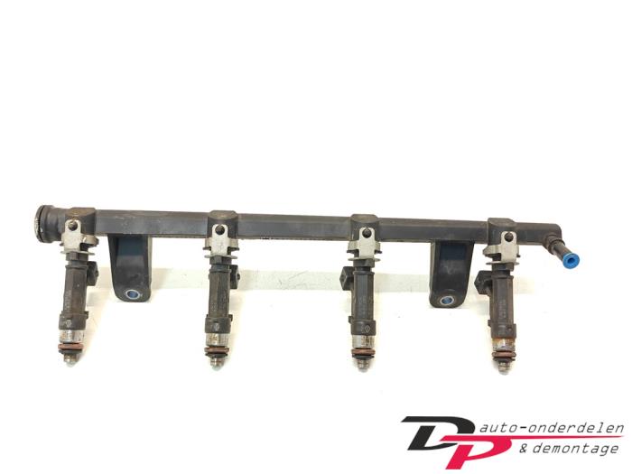 Gebruikte Injector brug Dacia Logan MCV I (KS) 1.6 MPI 85 Prijs € 30,00 Margeregeling aangeboden door DP Auto-onderdelen & Demontage