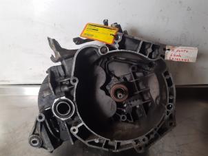 Gebruikte Versnellingsbak Fiat Punto II (188) 1.3 JTD 16V Prijs € 250,00 Margeregeling aangeboden door Uittenbogaard onderdelen BV