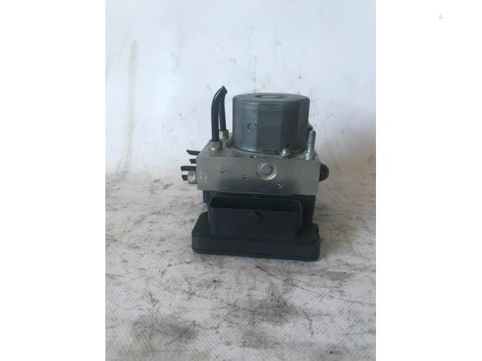 Gebruikte ABS Pomp Opel Corsa E 1.0 SIDI Turbo 12V Prijs € 125,00 Margeregeling aangeboden door Uittenbogaard onderdelen BV