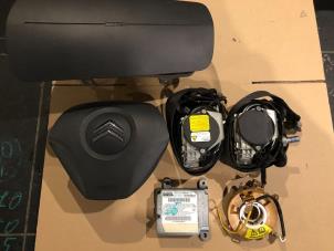 Gebruikte Airbag Set + Module Citroen Nemo Combi (AJ) 1.4 HDi 70 Prijs € 250,00 Margeregeling aangeboden door Uittenbogaard onderdelen BV