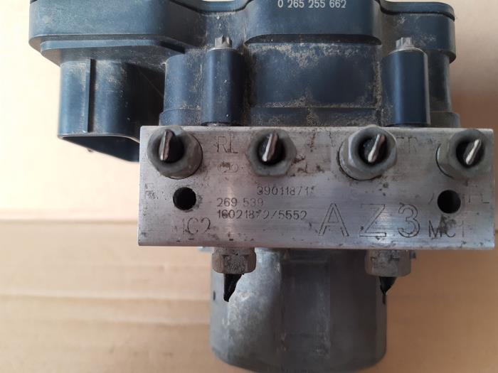 Gebruikte ABS Pomp Opel Corsa E 1.0 SIDI Turbo 12V Prijs € 199,00 Margeregeling aangeboden door Uittenbogaard onderdelen BV