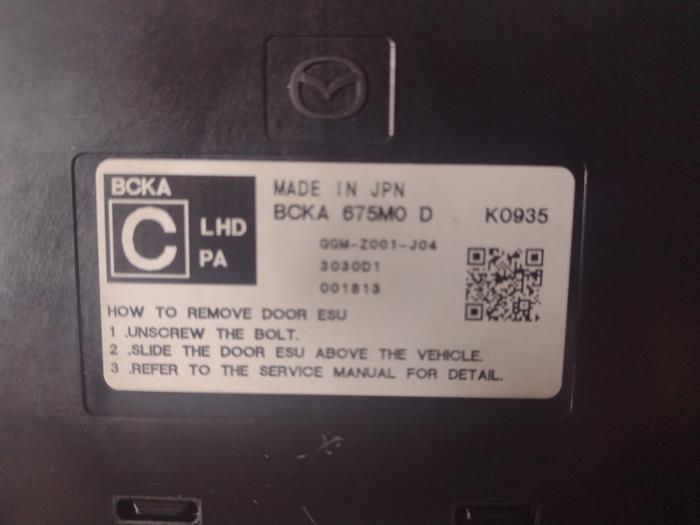 Centrale Deurvergrendelings Module van een Mazda 3 (BP) 2.0 SkyActiv-X 180 M Hybrid 16V 2020