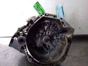 Gebruikte Versnellingsbak Renault Megane III Grandtour (KZ) 1.5 dCi 110 Prijs € 300,00 Margeregeling aangeboden door Uittenbogaard onderdelen BV