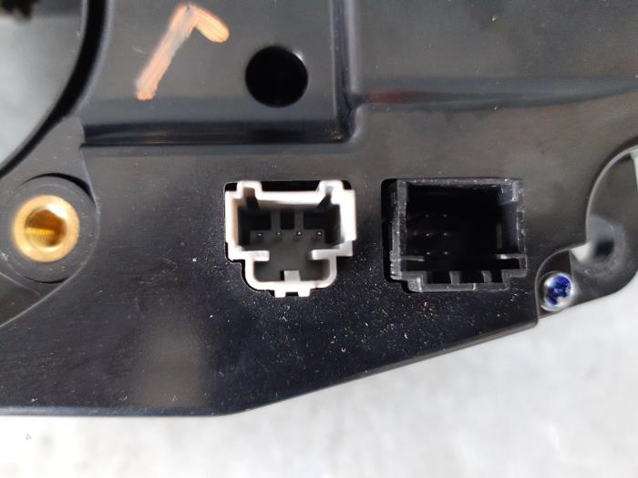 Diversen van een Tesla Model S 90D 2016