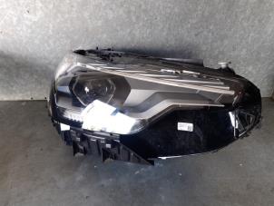 Gebruikte Rechter Koplamp BMW 2 serie (G42/G87) 218i 2.0 TwinPower Turbo 16V Prijs € 1.250,00 Margeregeling aangeboden door Uittenbogaard onderdelen BV