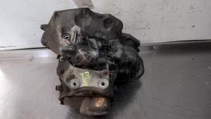 Gebruikte Versnellingsbak Opel Corsa D 1.4 16V Twinport Prijs € 250,00 Margeregeling aangeboden door Uittenbogaard onderdelen BV