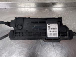 Gebruikte Handrem Computer BMW X5 (F15) xDrive 30d 3.0 24V M Performance Power Kit Prijs € 295,00 Margeregeling aangeboden door Uittenbogaard onderdelen BV