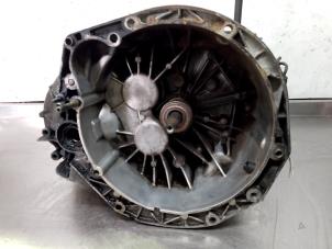 Gebruikte Versnellingsbak Opel Vivaro 1.9 DI Prijs € 300,00 Margeregeling aangeboden door Uittenbogaard onderdelen BV