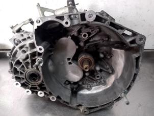 Gebruikte Versnellingsbak Opel Combo Tour 1.6 CDTI 16V Prijs € 400,00 Margeregeling aangeboden door Uittenbogaard onderdelen BV