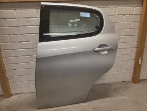 Gebruikte Deur 4Deurs links-achter Peugeot 108 1.0 12V Prijs € 275,00 Margeregeling aangeboden door Uittenbogaard onderdelen BV