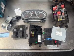 Gebruikte Kontaktslot + computer Opel Corsa D 1.2 16V Prijs € 120,00 Margeregeling aangeboden door Uittenbogaard onderdelen BV