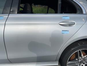 Gebruikte Deur 4Deurs links-achter Mercedes E (W213) E-220d 2.0 Turbo 16V Prijs € 600,00 Margeregeling aangeboden door Uittenbogaard onderdelen BV