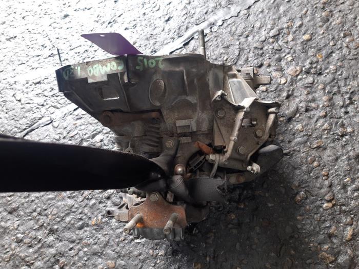 Versnellingsbak van een Opel Combo 1.3 CDTI 16V ecoFlex 2015