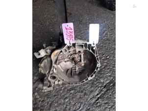 Gebruikte Versnellingsbak Opel Combo 1.3 CDTI 16V ecoFlex Prijs € 450,00 Margeregeling aangeboden door Uittenbogaard onderdelen BV