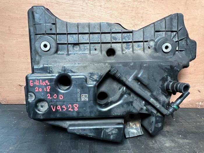 Adblue tank van een Mercedes-Benz E (W213) E-200d 2.0 Turbo 16V 2018