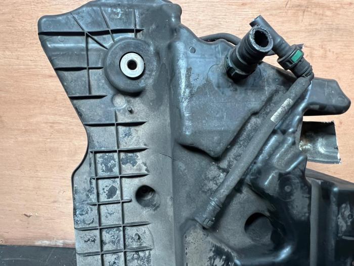 Adblue tank van een Mercedes-Benz E (W213) E-200d 2.0 Turbo 16V 2018