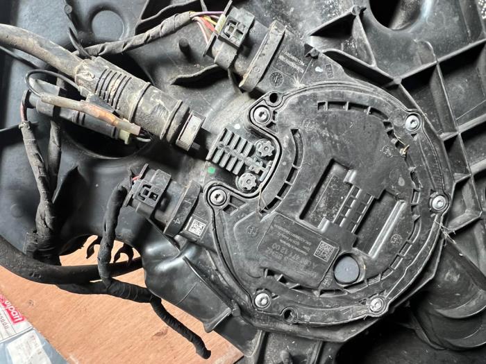 Adblue tank van een Mercedes-Benz E (W213) E-200d 2.0 Turbo 16V 2018