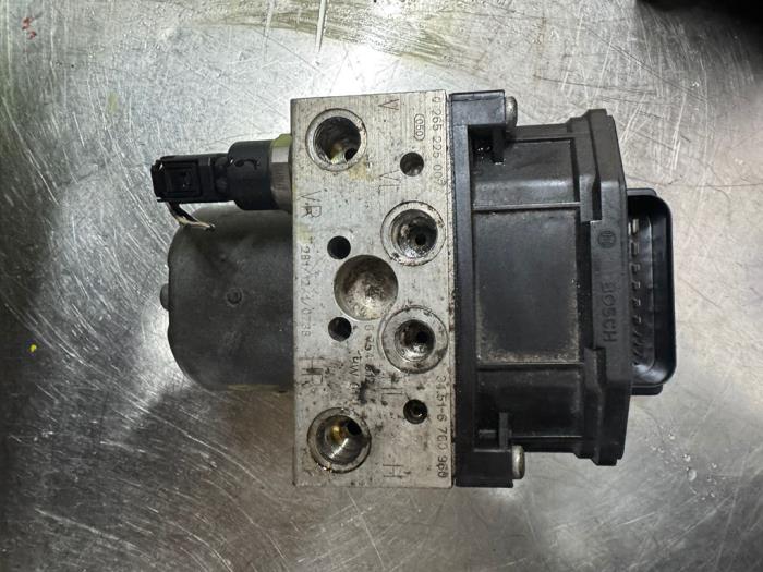 Gebruikte ABS Pomp BMW 7 serie (E65/E66/E67) 735i,Li 3.6 V8 32V Prijs € 180,00 Margeregeling aangeboden door Uittenbogaard onderdelen BV