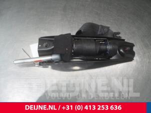 Volvo V70 Front seatbelt, right O3307 photo 2