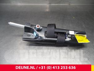 Volvo V70 Front seatbelt, right O3308 photo 2