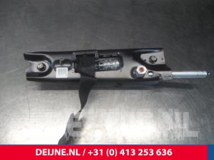 Volvo V70 Veiligheidsgordel rechts-voor O3314 foto 2
