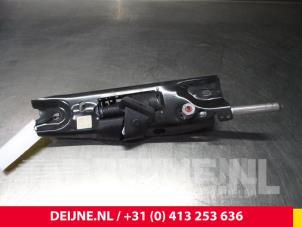 Volvo V70 Front seatbelt, right O3316 photo 2