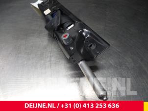 Volvo V70 Front seatbelt, right O3316 photo 3
