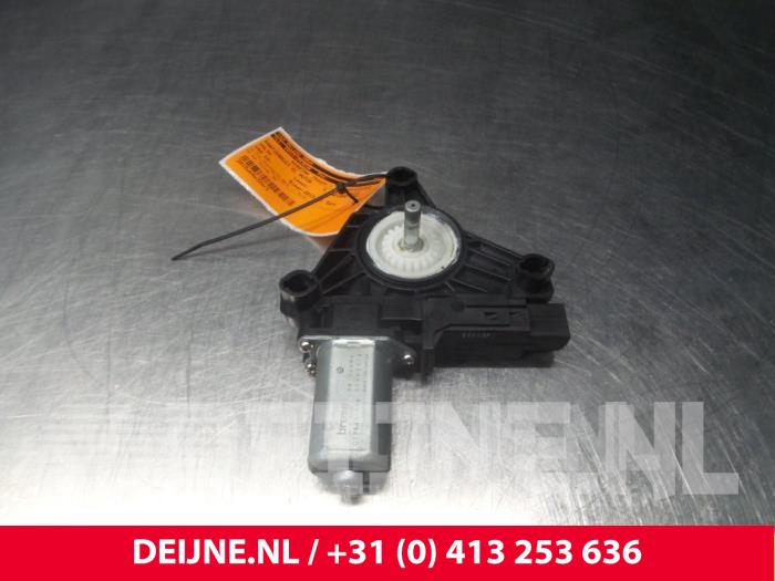 Volvo V40 Door window motor O3931