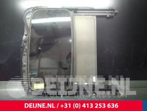 Gebruikte Schuifdak Volvo XC70 (BZ) 2.4 D5 20V 205 AWD Prijs € 100,00 Margeregeling aangeboden door van Deijne Onderdelen Uden B.V.