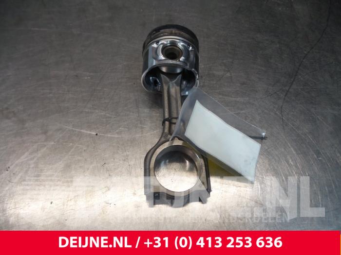 Gebruikte Zuiger Volvo S40 (MS) 1.6 D2 Prijs € 75,00 Margeregeling aangeboden door van Deijne Onderdelen Uden B.V.