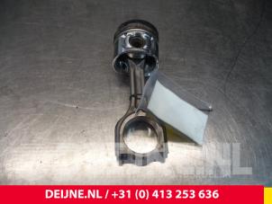 Gebruikte Zuiger Volvo S40 (MS) 1.6 D2 Prijs € 75,00 Margeregeling aangeboden door van Deijne Onderdelen Uden B.V.